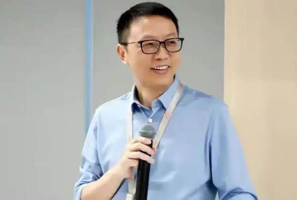 那個坐在馬云身邊的白衣少年，扛起了阿里云的未來 阿里云 科技大佬 站長故事 第8張