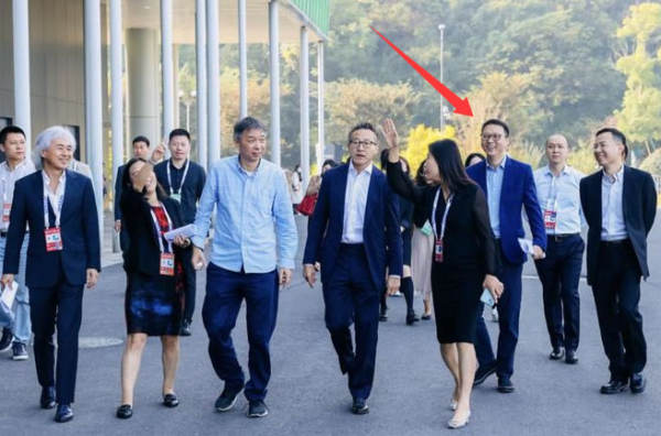 那個坐在馬云身邊的白衣少年，扛起了阿里云的未來 阿里云 科技大佬 站長故事 第2張