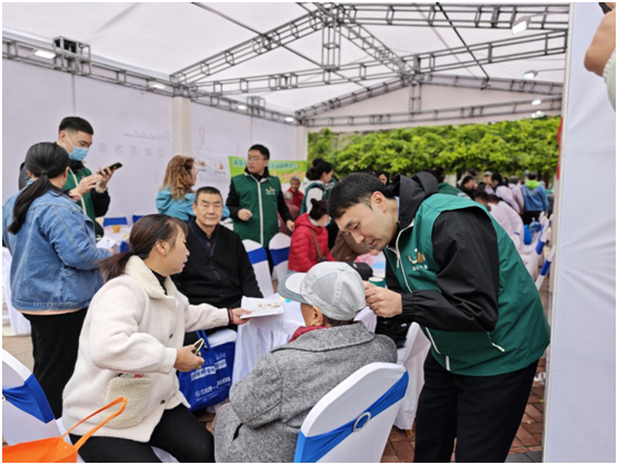 重陽(yáng)暖敘歲月情長(zhǎng) 未央?yún)^(qū)養(yǎng)老便民集市溫情開市