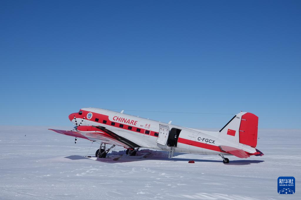 第42次南極考察|10年航程80萬(wàn)公里！中國(guó)“雪鷹601”飛機(jī)翱翔南極（組圖）